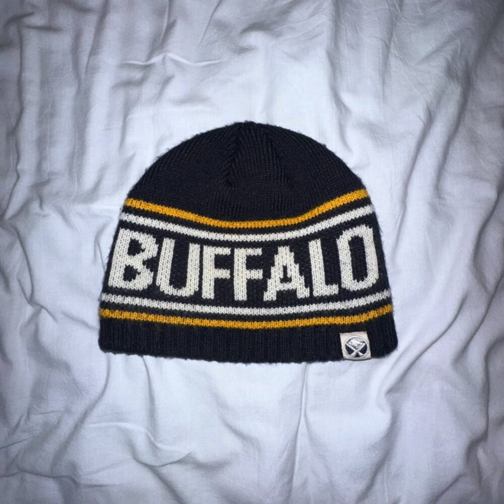 BUFFALO SABRES BEANIE - ONE SIZE